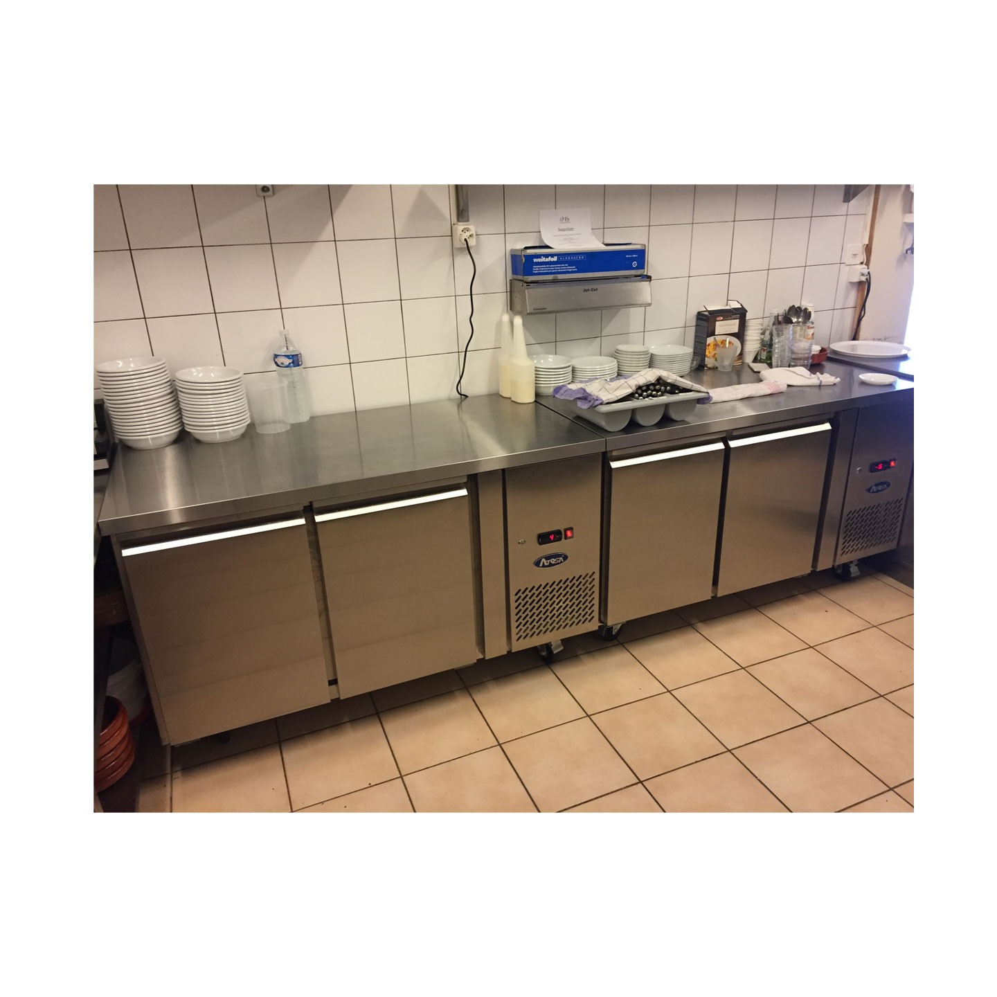 Table réfrigérée positive GN11 P700 2 portes 280L Atosa-mondialchr.com