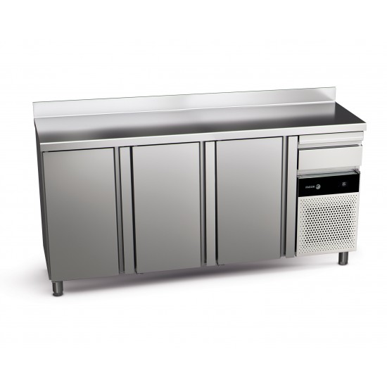 Arriere-bar refrigere avec 3 portes 551L CBCP-3S de la gamme Snack Fagor Professional-mondialchr.com