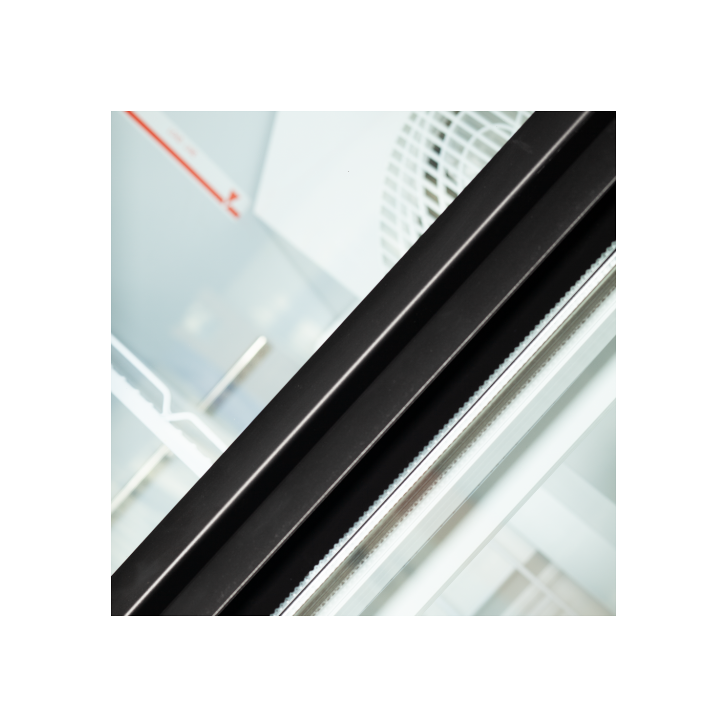 Congélateur vertical de vitrine Atom Maxi L1253mm TEFCOLD-mondialchr.com