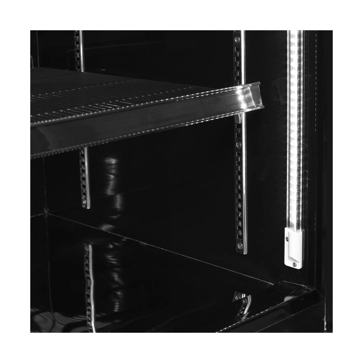 Vitrine réfrigérée noire Atom Maxi C2DBB 2 portes 52328 TEFCOLD-mondialchr.com