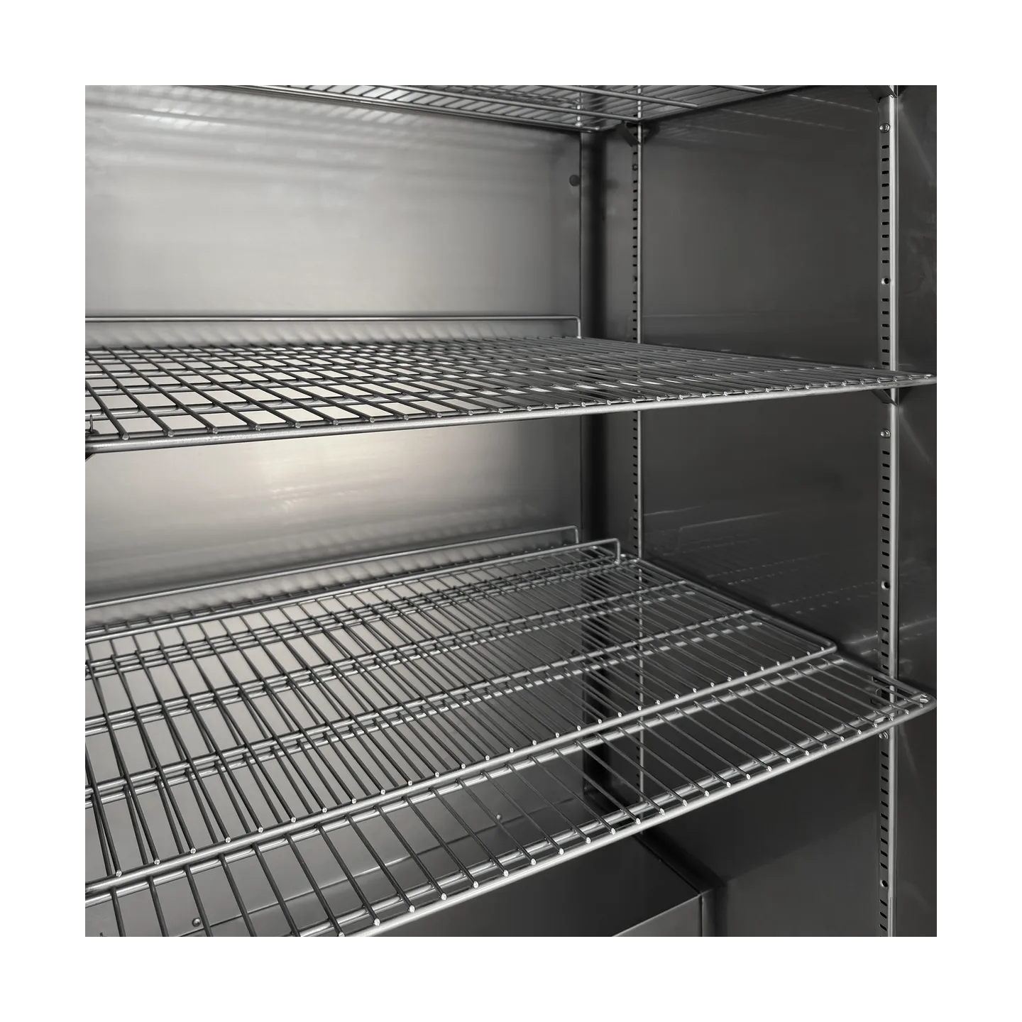 Refroidisseur de stockage GN2/1 UR600SS 53539 ( 620 / 570 L) Inox TEFCOLD-mondialchr.com
