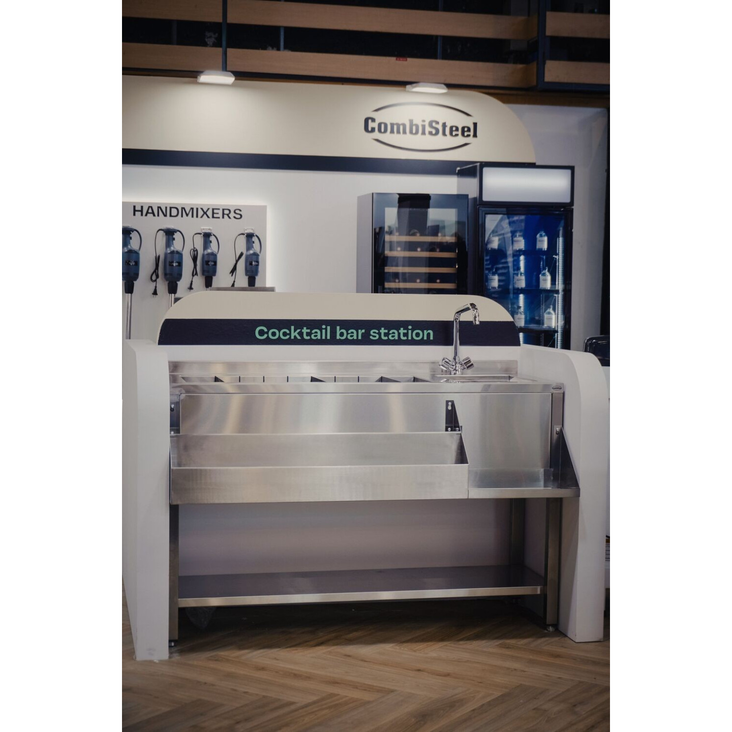 Bar à cocktails professionnel L1400 Combisteel 7084.0010–mondialchr.com